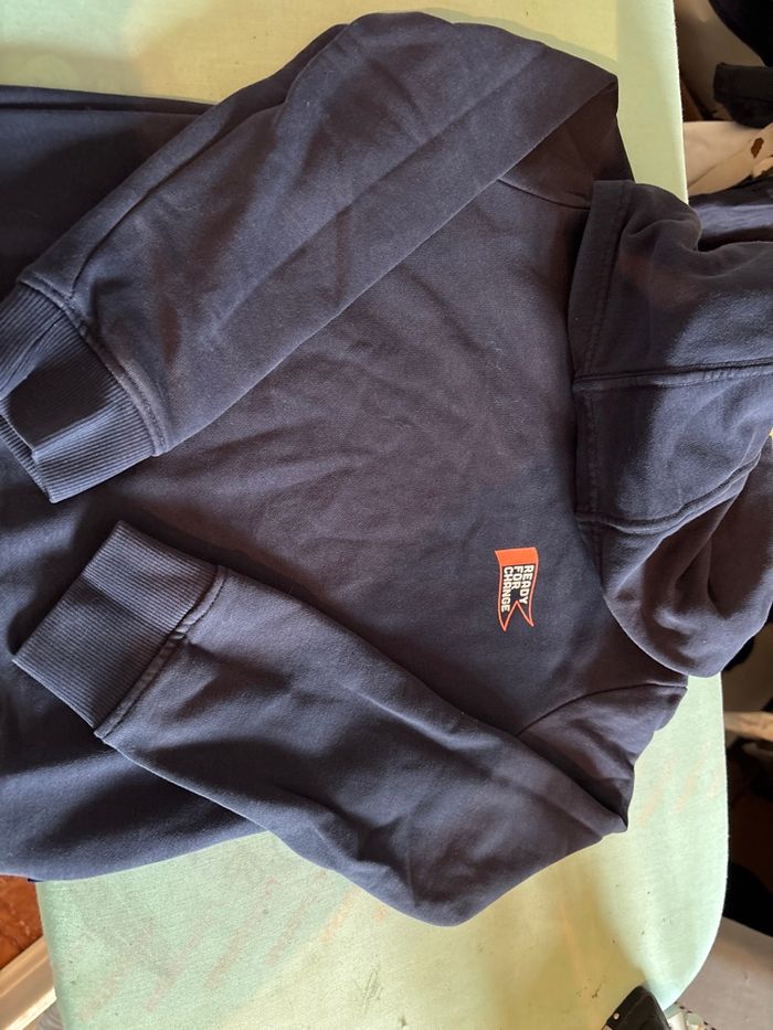 Vend sweat okaidi 8 ans très bon état