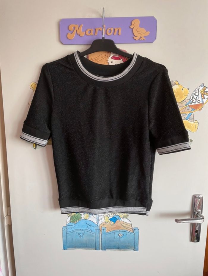 Tee shirt a manches courtes noir pailleté et gris pailleté, taille Xs, marque Jennyfer.