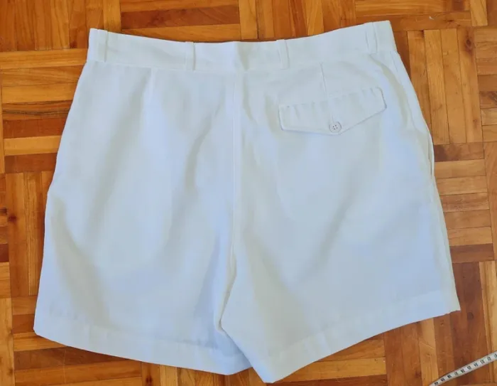 Short court classique blanc - photo numéro 4