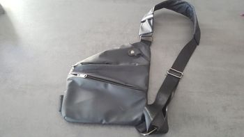 sac bandoulière noir mixte femme homme (plat)
