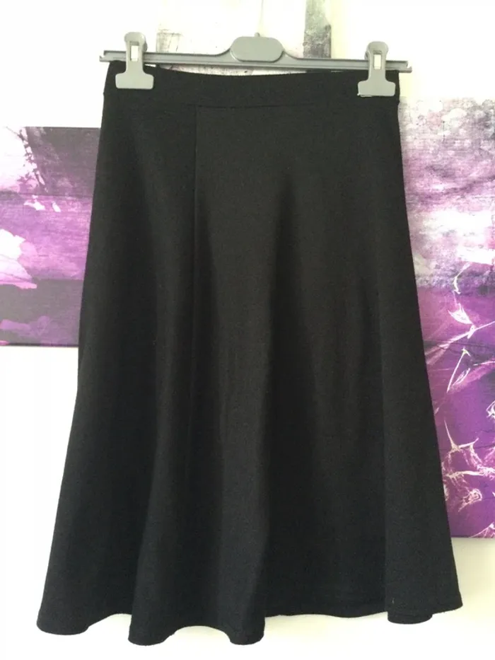 Jupe noire évasée taille 36 - photo numéro 2