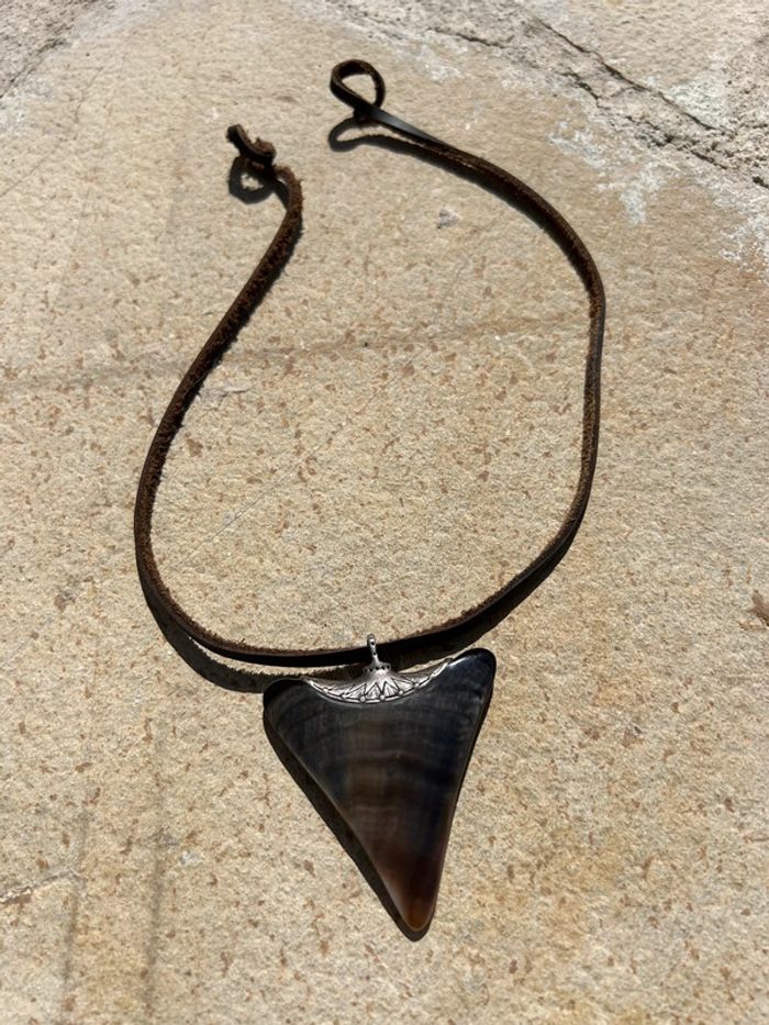 Pendentif raie manta nacre sur lacet cuir - photo numéro 3