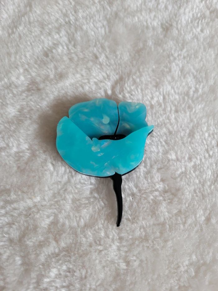 Broche acrylique fleur turquoise - photo numéro 2