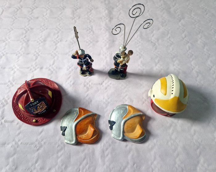 Lot petites figurine  / statuette  / bibelot , Pompier - photo numéro 2