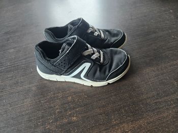 Chaussure enfant à scratch noire PW 100
Taille 28