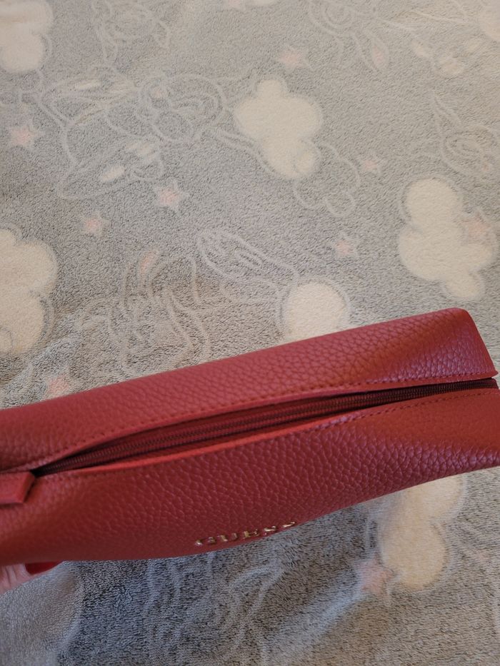 Trousse de toilette homme neuf
Guess - photo numéro 2