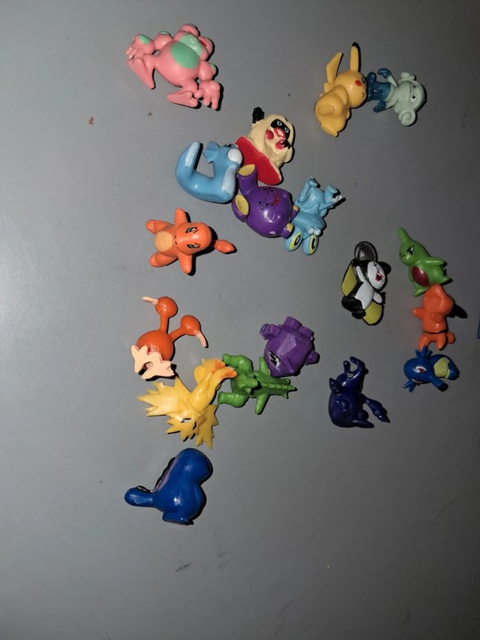 Lot de petites figurines pokemon - photo numéro 6