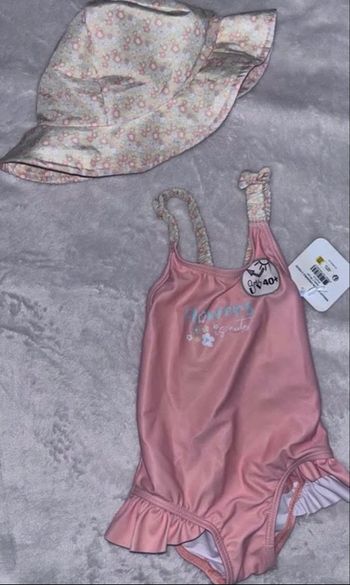 Maillot bain bébé avec chapeau 