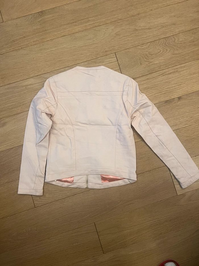 Vends veste rose pale similicuir cool club taille 128cm / 8ans en très bon état - photo numéro 2