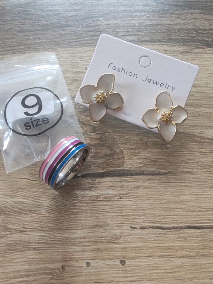Bague et boucle d'oreille neuf