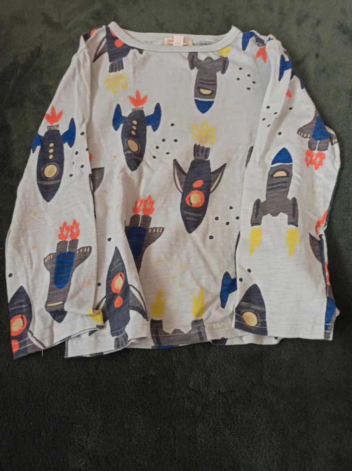 Lot. T shirt manches longues 5 ans - photo numéro 3