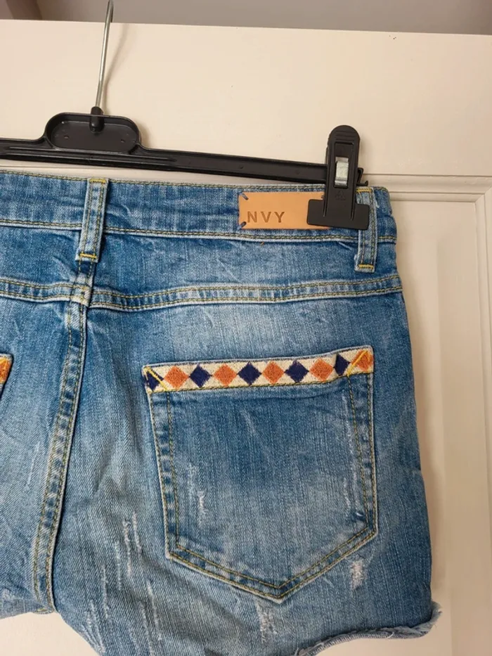 Short en jean déchiré avec broderies ethniques NVY - photo numéro 5