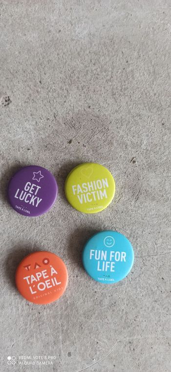 Lot de 4 badges