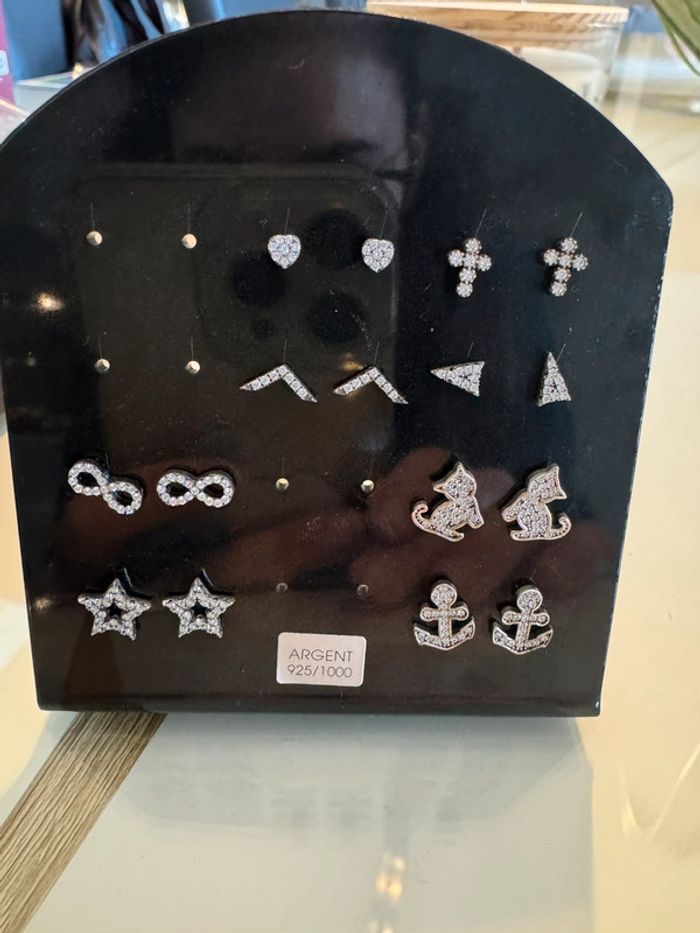 Boucles d’oreilles étoiles en argent et strass neuves - photo numéro 2