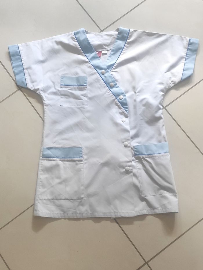 Lot de blouses médicales - photo numéro 4