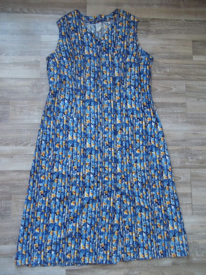 Blouse sans manches bleue fleurie 46