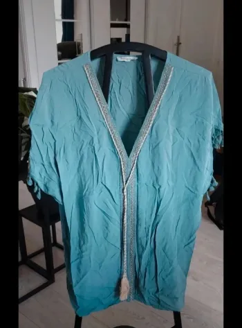 Haut neuf taille unique jusqu'au 44.