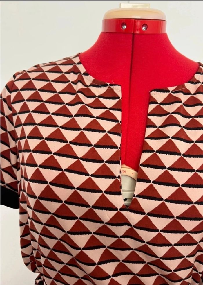 Robe droite imprimé graphique beige bordeaux noir à ceinturer Scotch and Soda - photo numéro 10