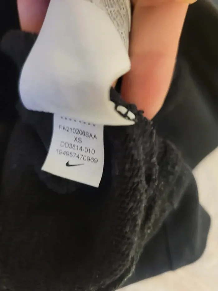 Pull nike noir + pontalon noir - photo numéro 6