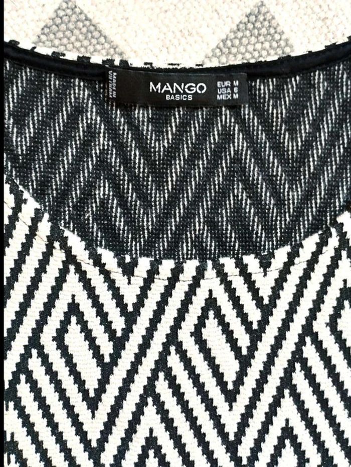 Robe  courte  moulante graphique  -  Noir écru - Mango - M- Parfait  état - photo numéro 7