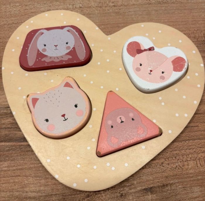 Cube d’activité et 2 autres jouets fille - photo numéro 2