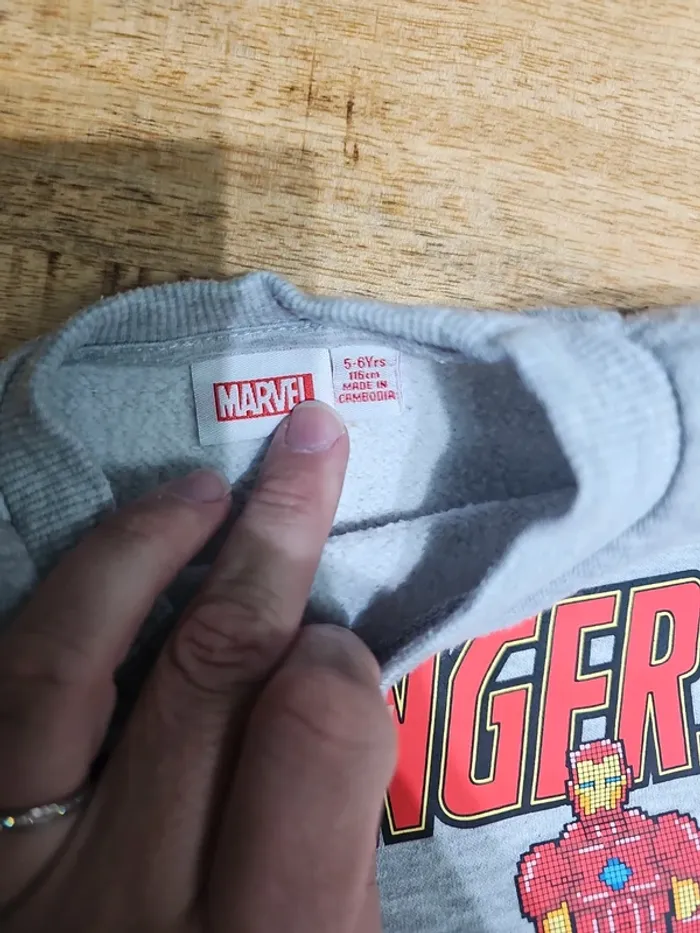 Sweat shirt marvel 5/6 ans - photo numéro 3