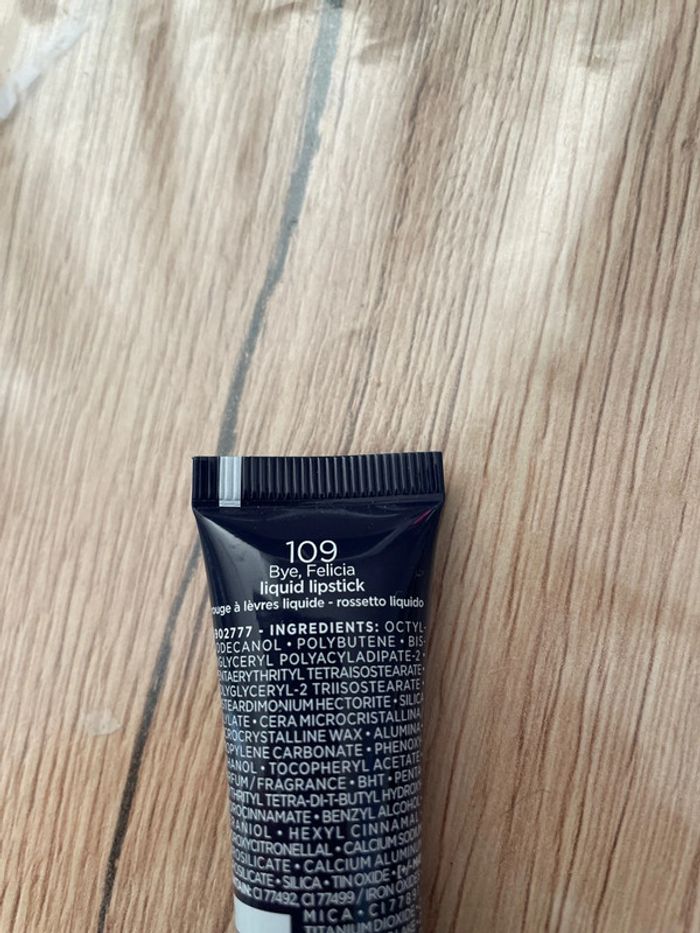 Rouge à lèvres bleu marine n°7 - photo numéro 4