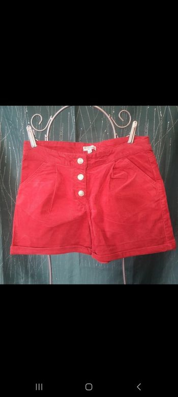 Short fille