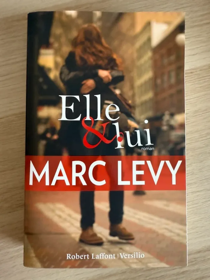 Marc Lévy Elle et lui (grand format)