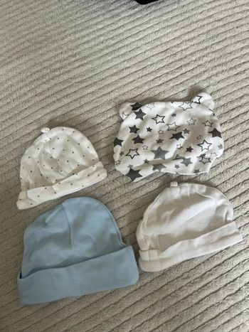 Lot de 4 bonnets naissance