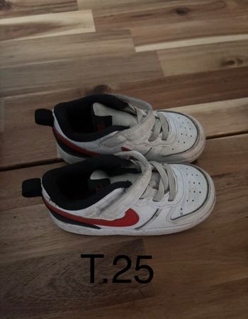Basket Nike rouge et Noir T25
