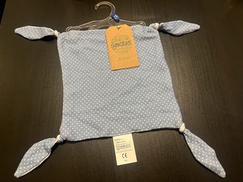 Doudou bleu à pois