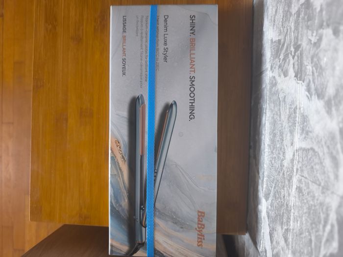 Lisseur neuf plaques titane et céramique pour un fini brillant 