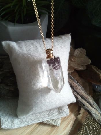 Collier pointe en pierre de cristal de quartz