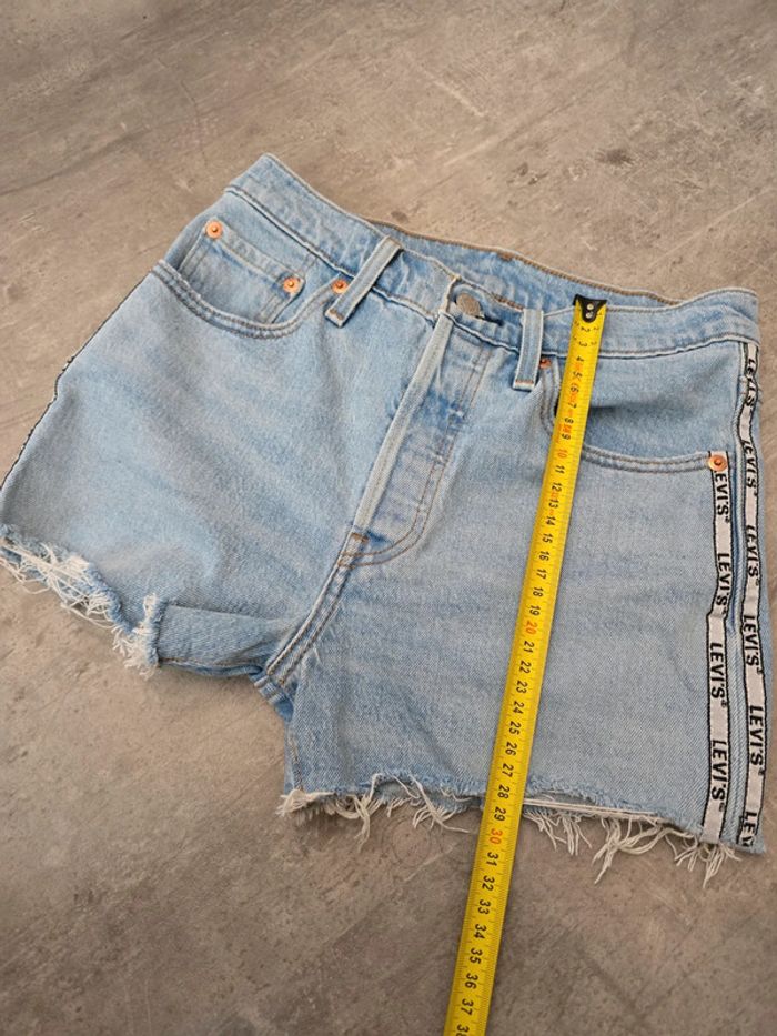 Short Levi's 501 vintage custom délavé bandes logo taille haute frangée tendance - photo numéro 10