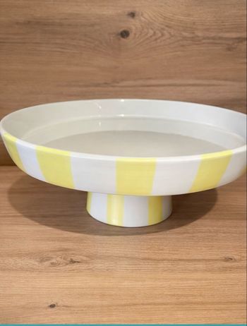 Plat à gâteau sur pied