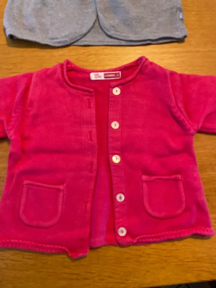 3 gilets 12 mois - photo numéro 4