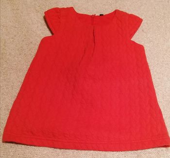 Robe rouge matelassé