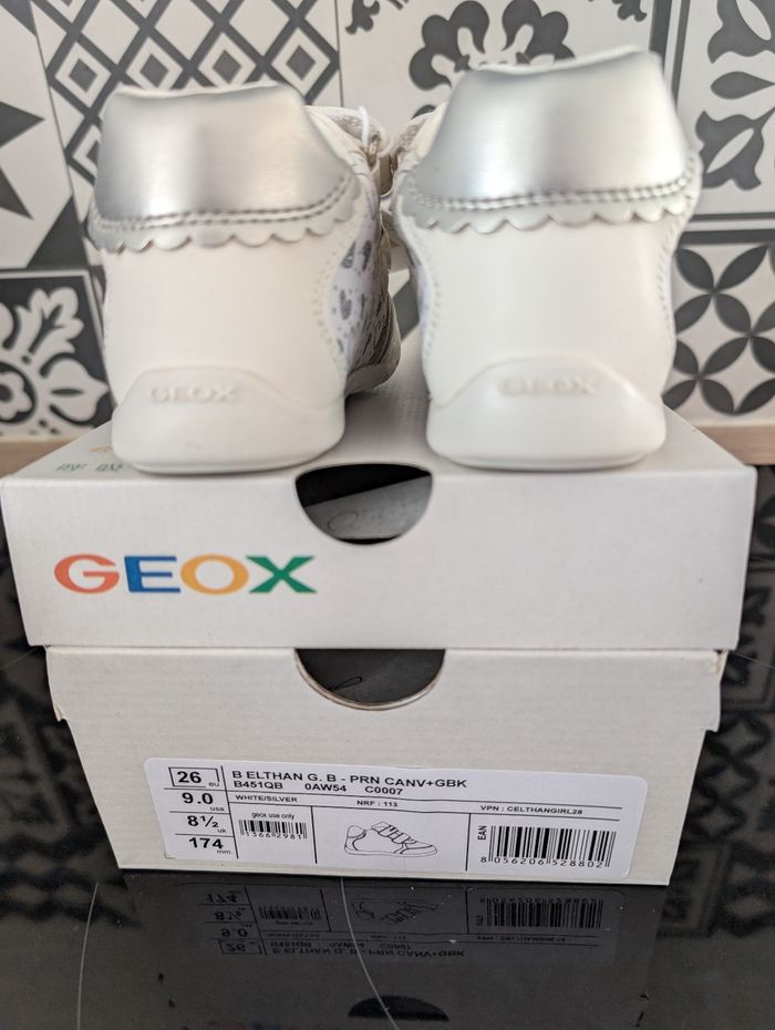 Chaussures fille. Taille 26. Neuf. Geox - photo numéro 2