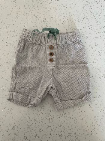 Short naissance sans marque.