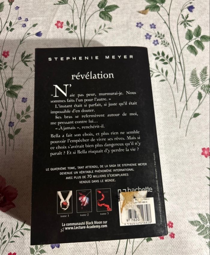Twilight tome 4 révélation - photo numéro 3