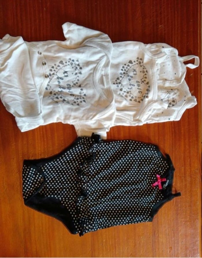 Lot de 4 body 12 mois