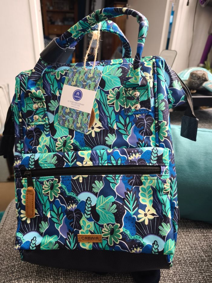 Sac cabaïa neuf avec étiquette taille small  collection 10 ans - photo numéro 5