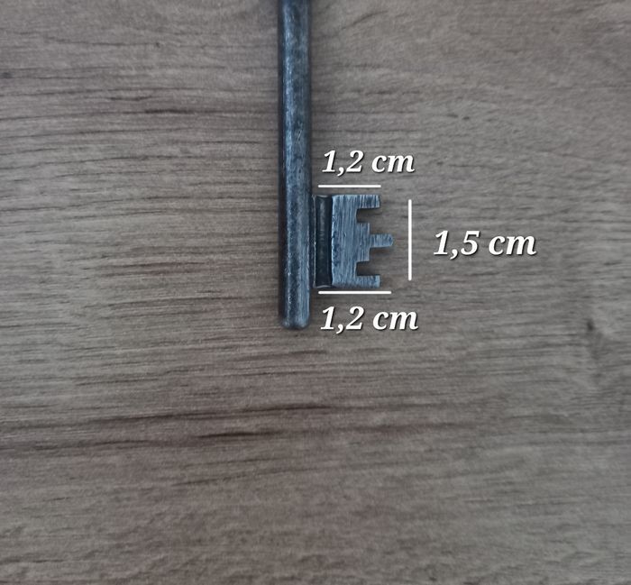 Clé ancienne en métal " 9 cm " - photo numéro 6