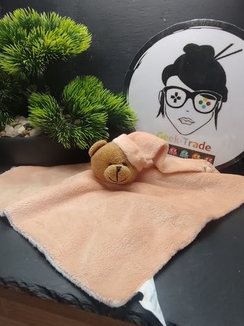 Doudou plat ours orange saumon Rose Bonnet Nuit Parents Marron Noir Carré 3708