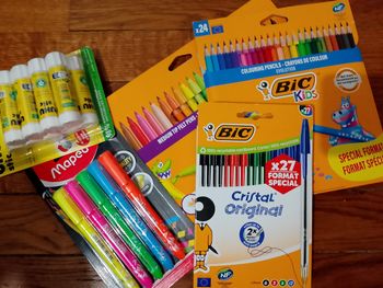 Lot fournitures scolaires