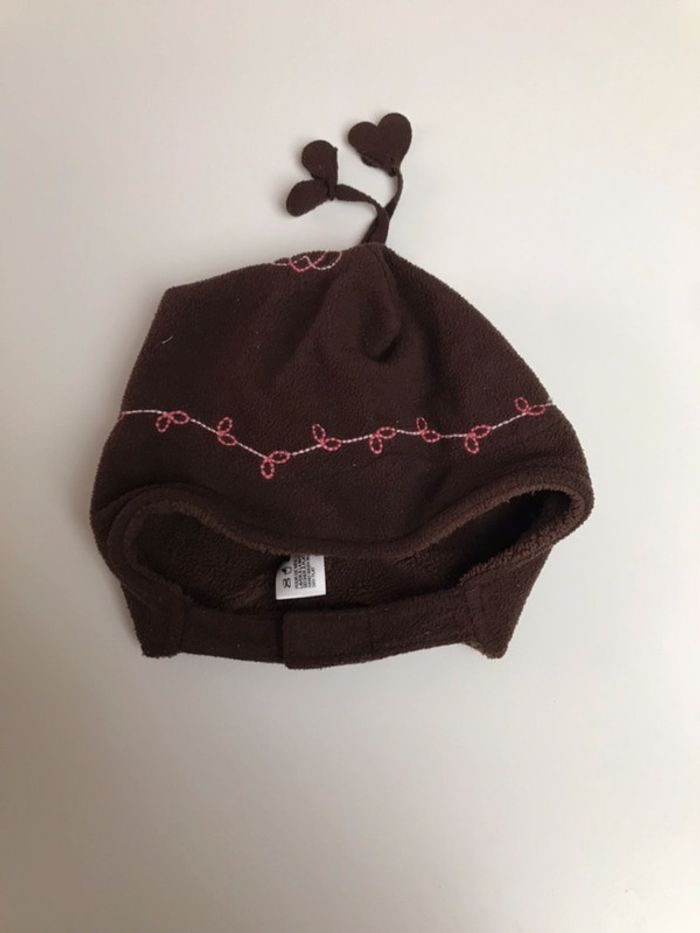 Petit bonnet cache oreille avec lanière scracth