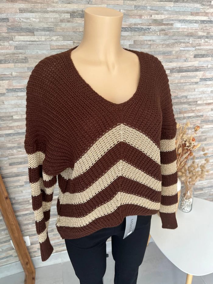 Pull col V marron et doré - photo numéro 2