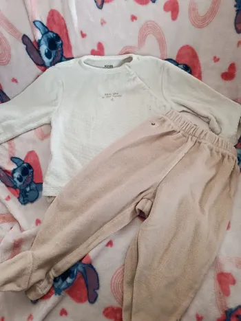 Pyjamas 2 pièces taille 12 mois kiabi