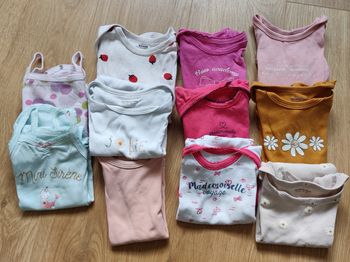 Lot bodies bretelles et manches courtes fille 18 mois